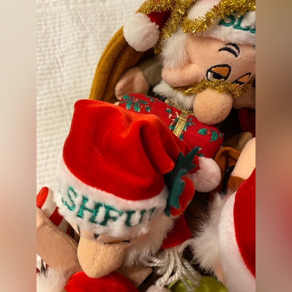 7 Dwarfs in a Christmas Sleigh, Vintage, Retired Disney Plush  NWT - Picture 8 of 10